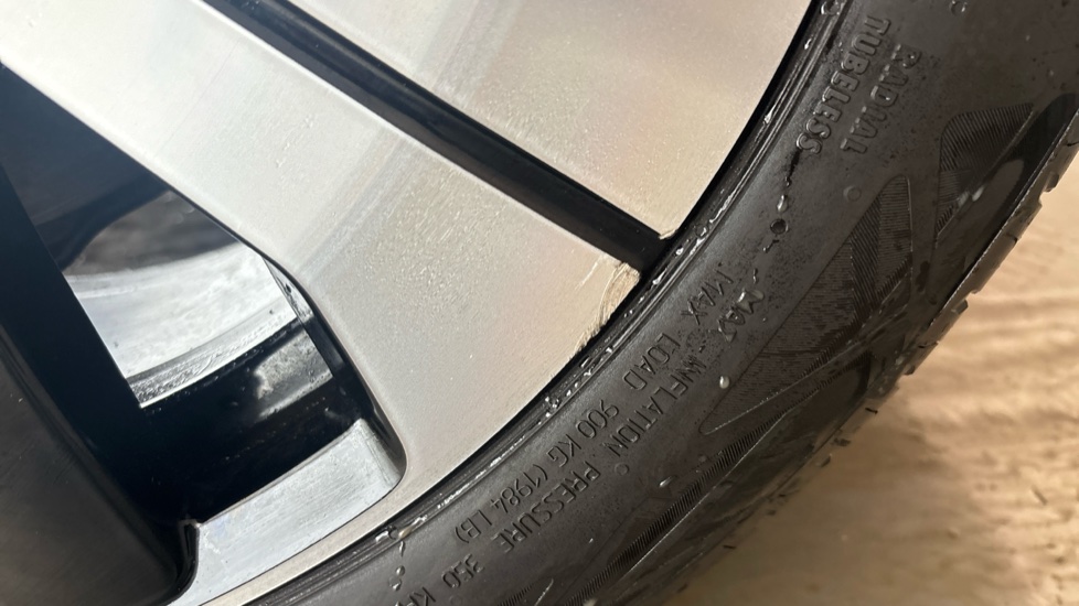 VOLVO XC40 scuff
