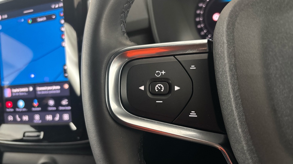 VOLVO XC40 Cruise control