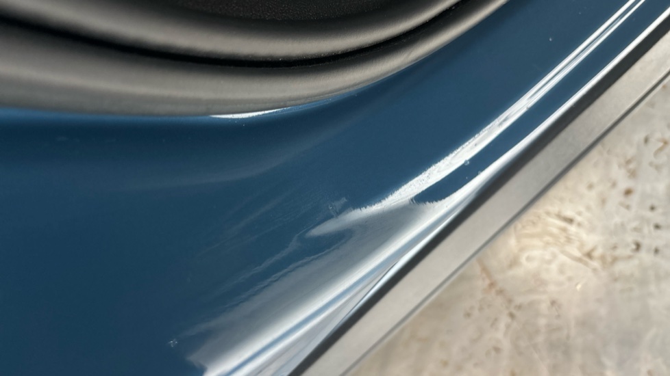 VOLVO XC40 Dent