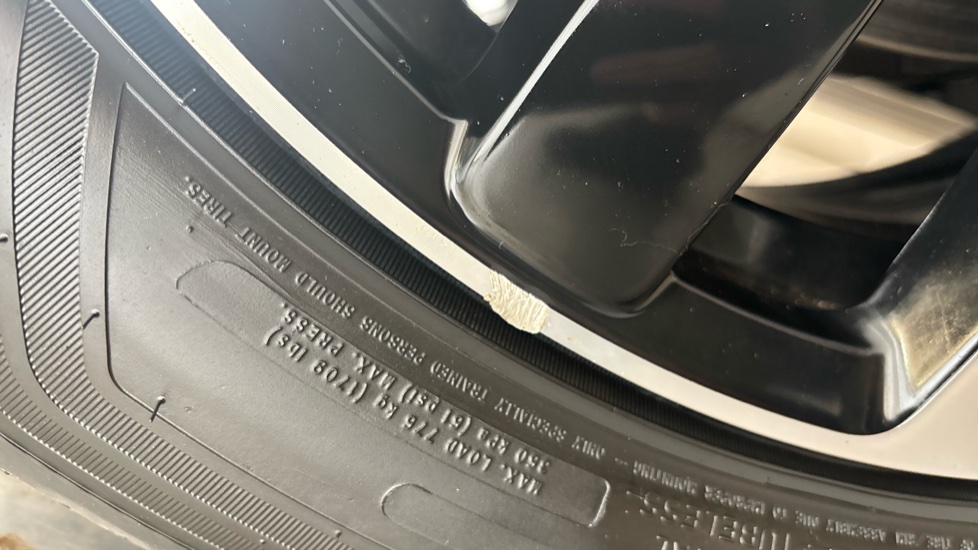 VOLVO XC40 Scuff