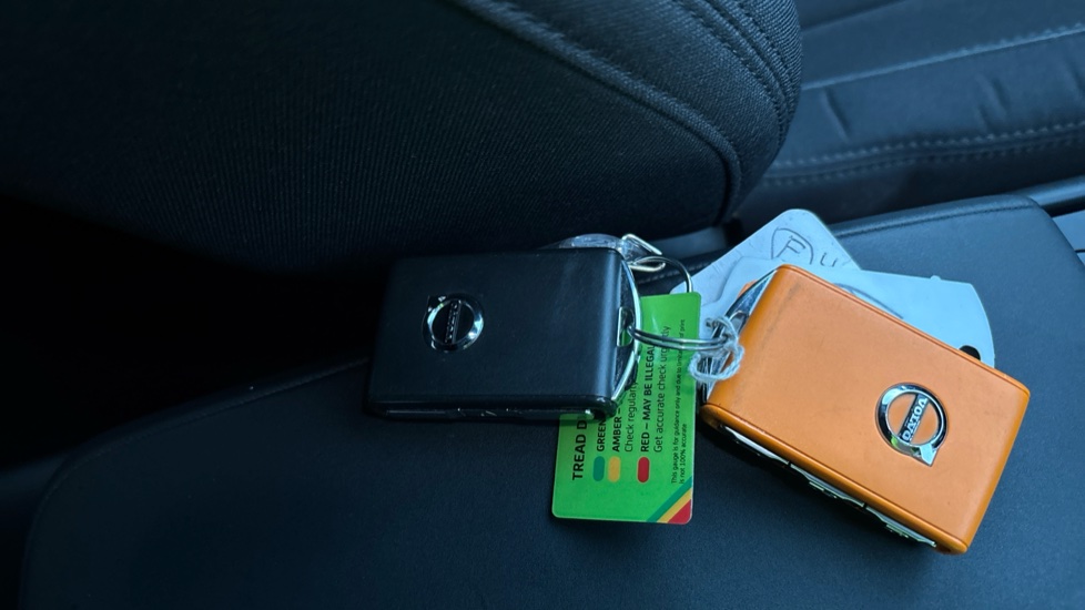 VOLVO XC40 two keys