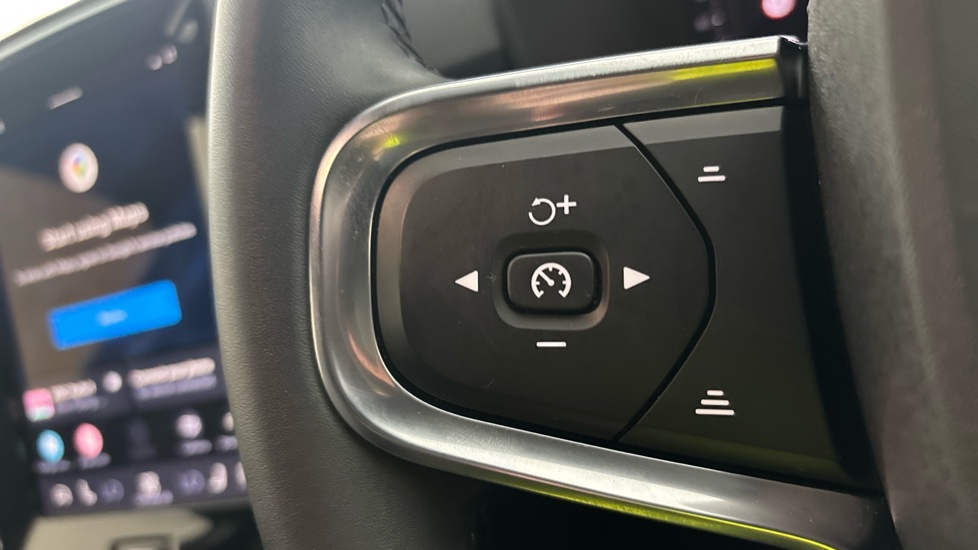VOLVO XC40 cruise control