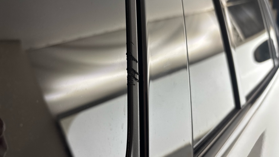 VOLVO XC90 scratches