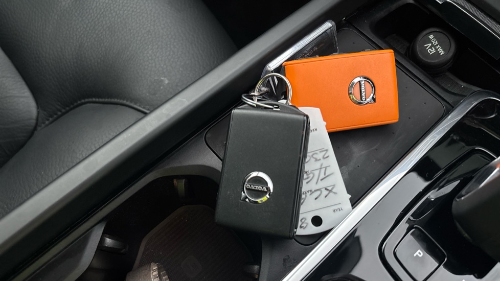 VOLVO XC60 two keys