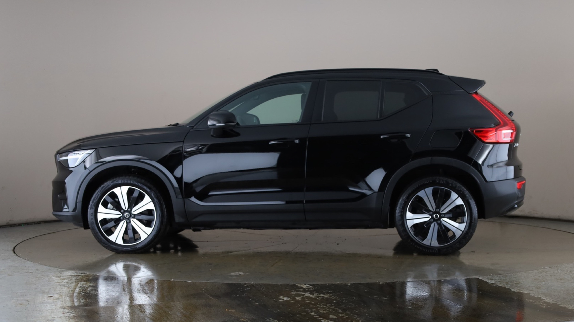 4027699 170kW Recharge Core 69kWh 5dr Auto