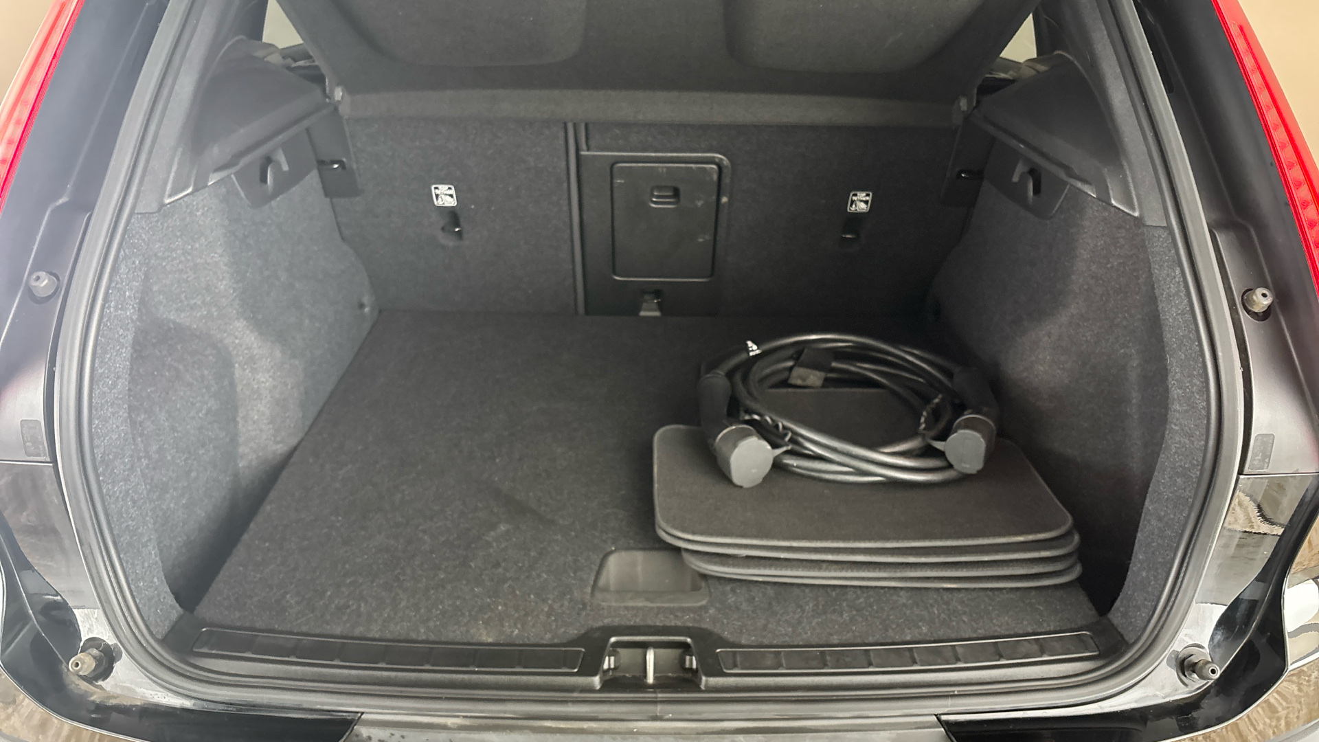 4027699 170kW Recharge Core 69kWh 5dr Auto