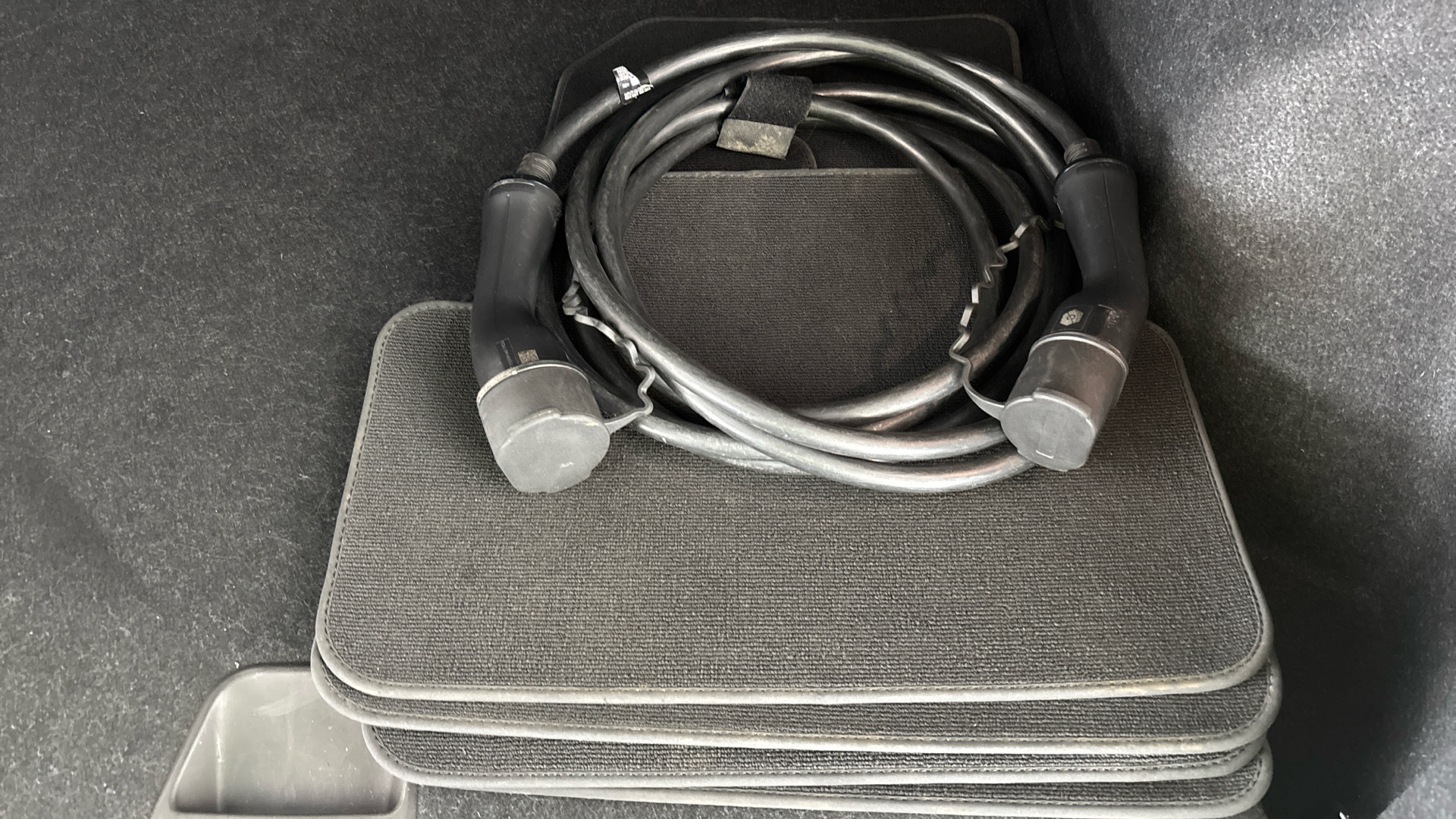 4027699 170kW Recharge Core 69kWh 5dr Auto