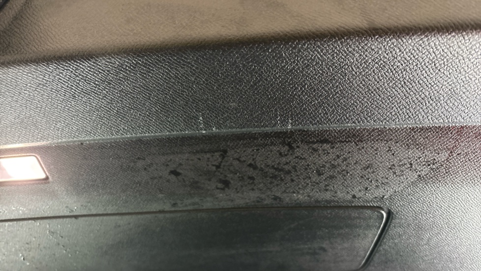 VOLVO XC90 scratches