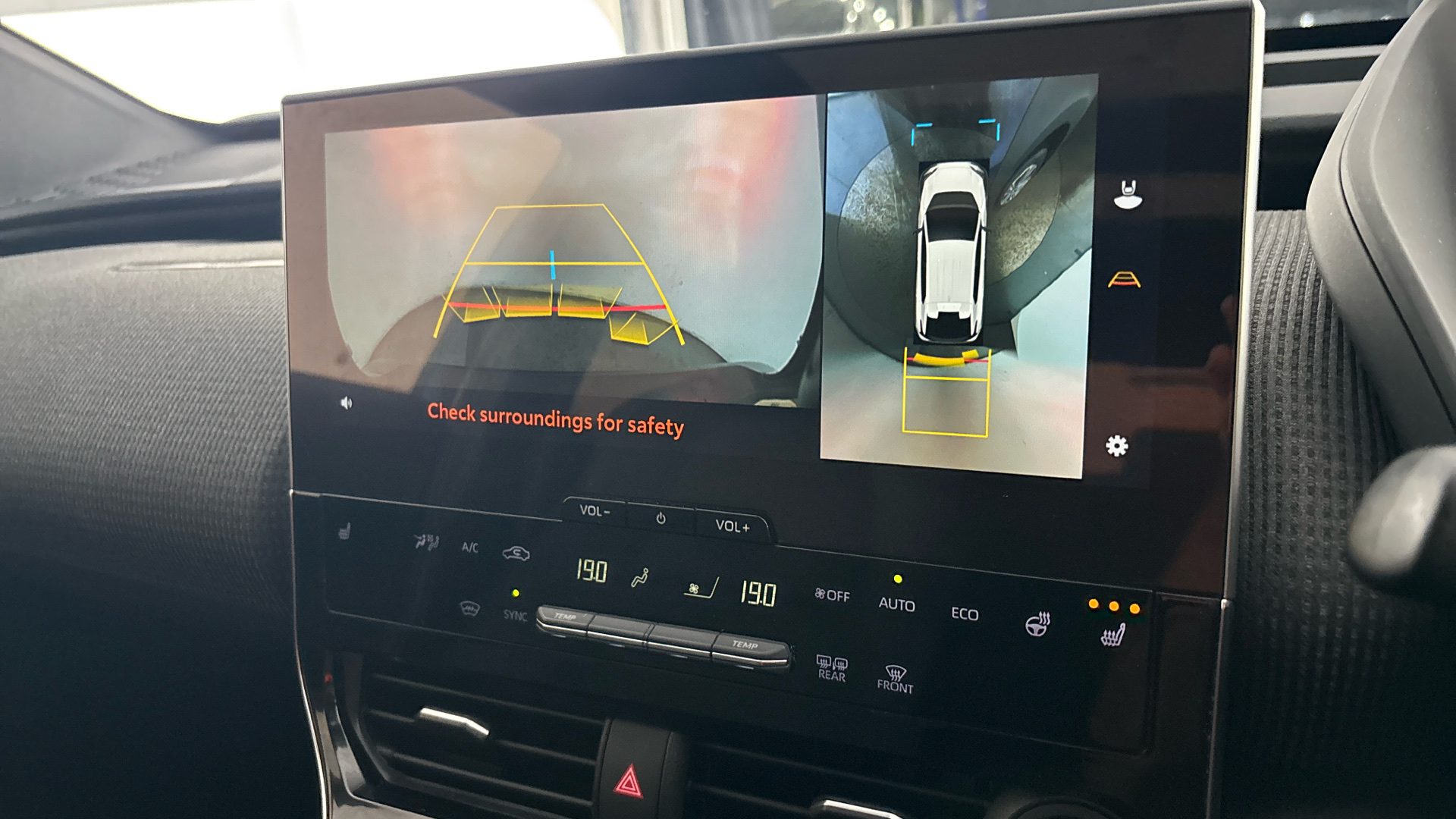 4060447 150kW Touring 71.4kWh 5dr Auto AWD