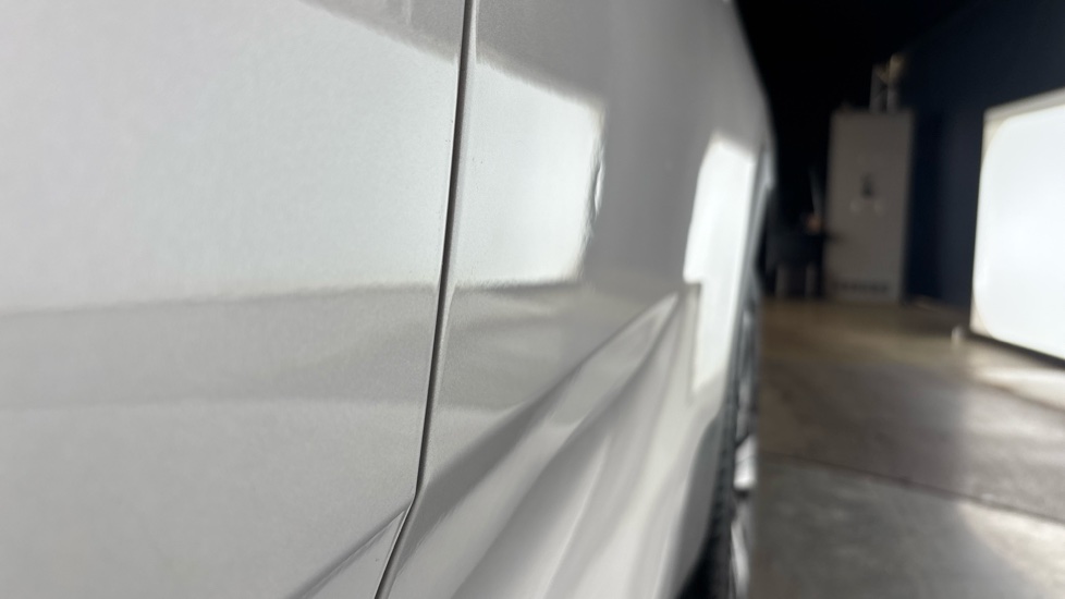 VOLVO C40 Dent
