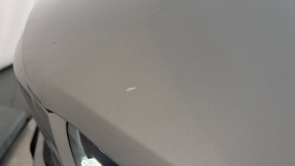 VOLVO C40 Chips and scratches