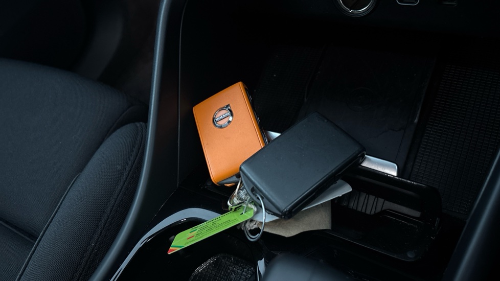 VOLVO C40 2 keys available