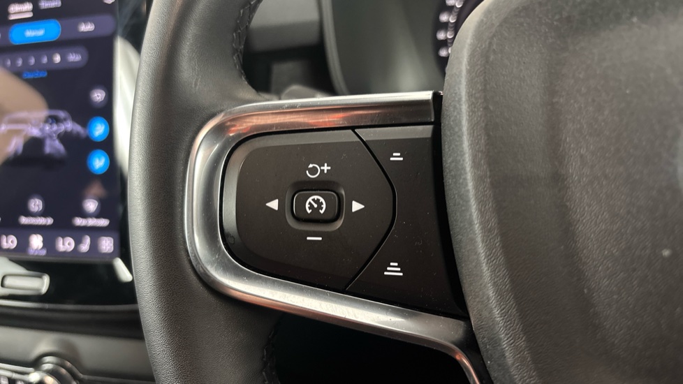 VOLVO C40 Cruise control