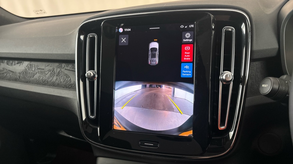 VOLVO C40 Reverse camera