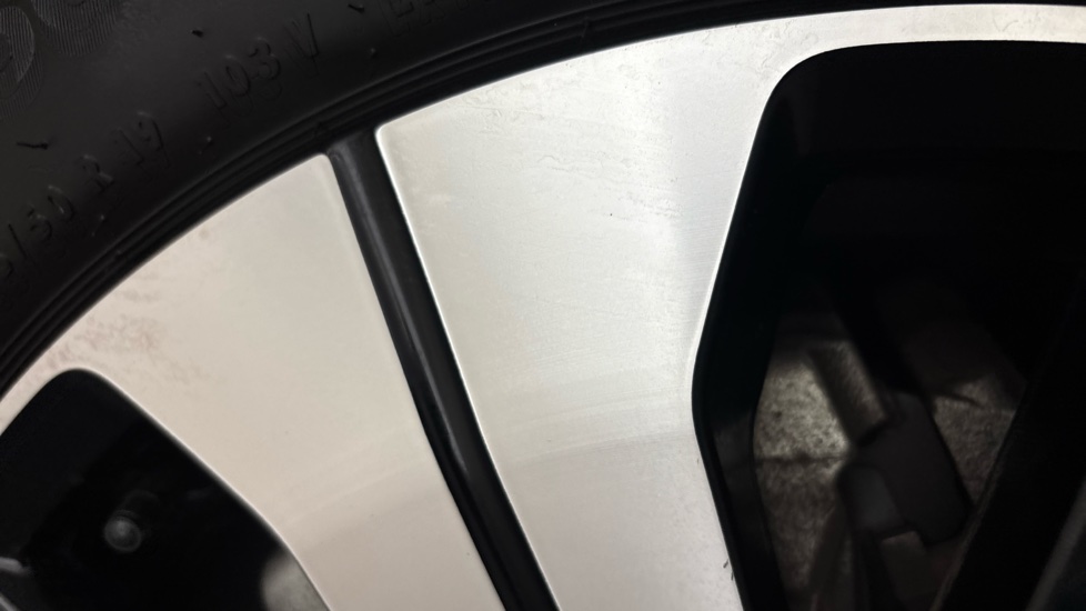 VOLVO XC40 scuff