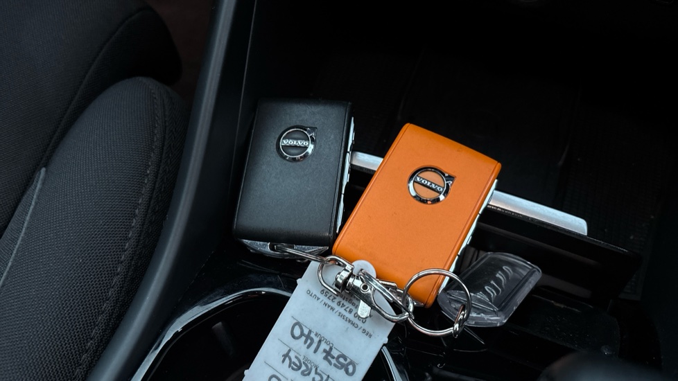 VOLVO XC40 2 keys available