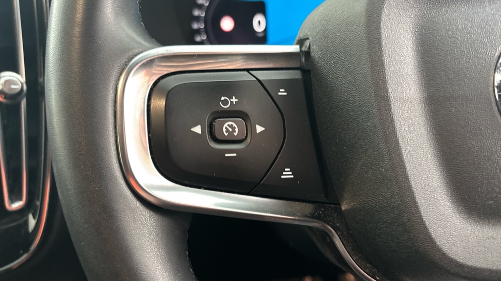 VOLVO XC40 Cruise control