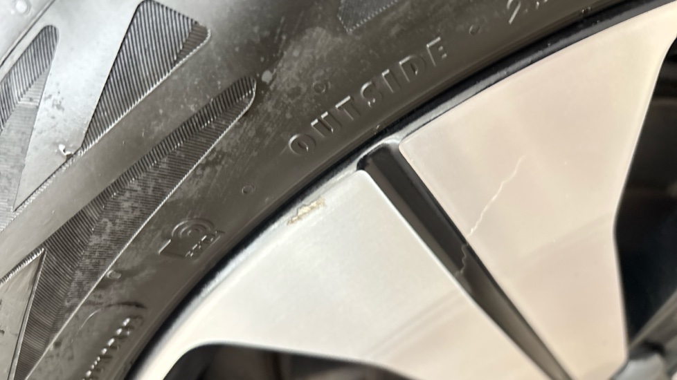 VOLVO XC40 scuff