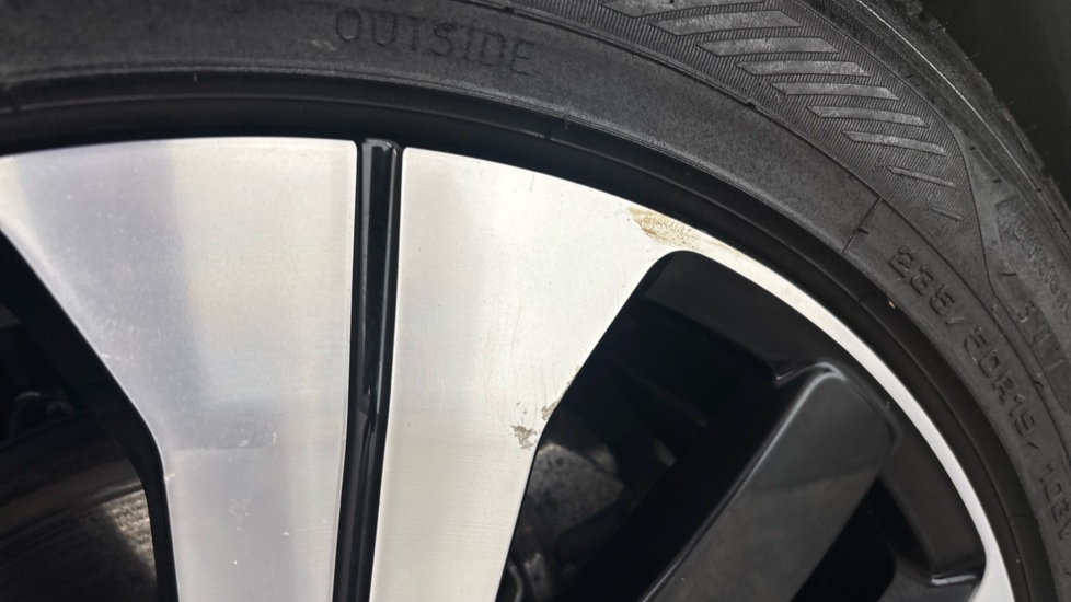 VOLVO XC40 scuff