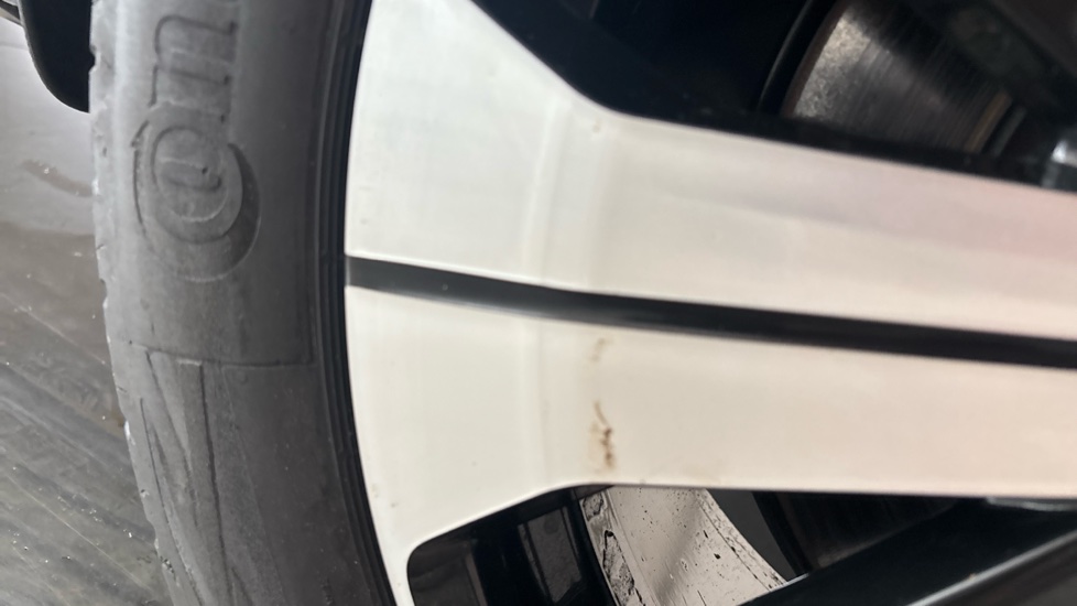 VOLVO XC40 scuff