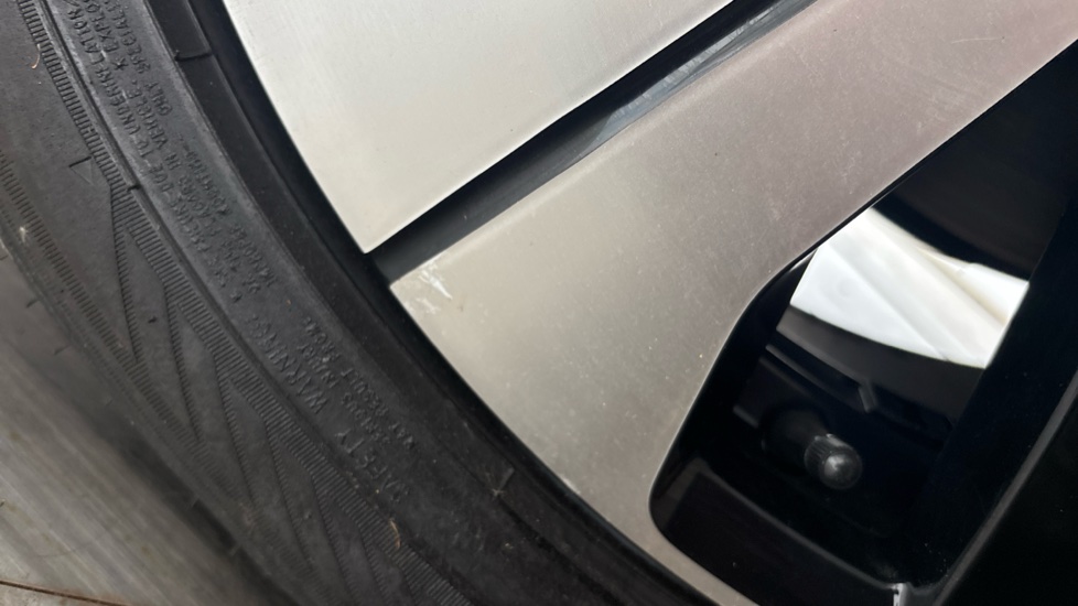 VOLVO XC40 scuff