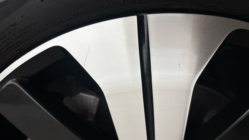 VOLVO C40 Scratches