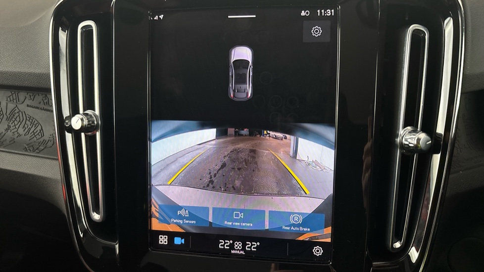VOLVO C40 reverse camera