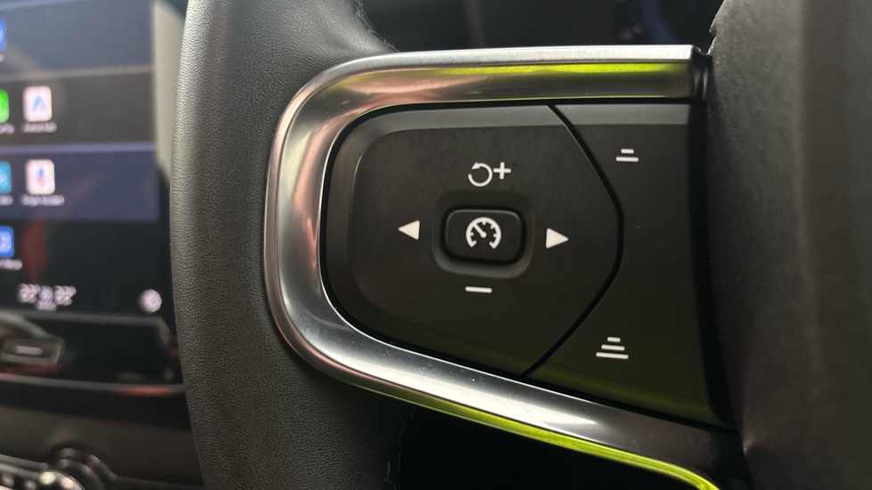 VOLVO C40 cruise control