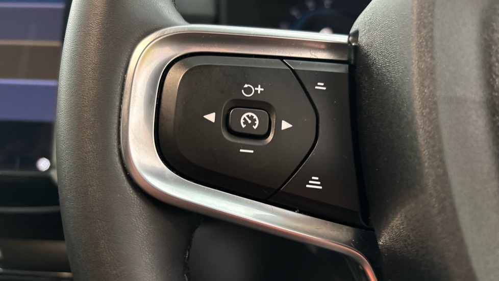 VOLVO XC40 cruise control