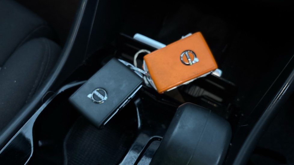 VOLVO XC40 2 keys
