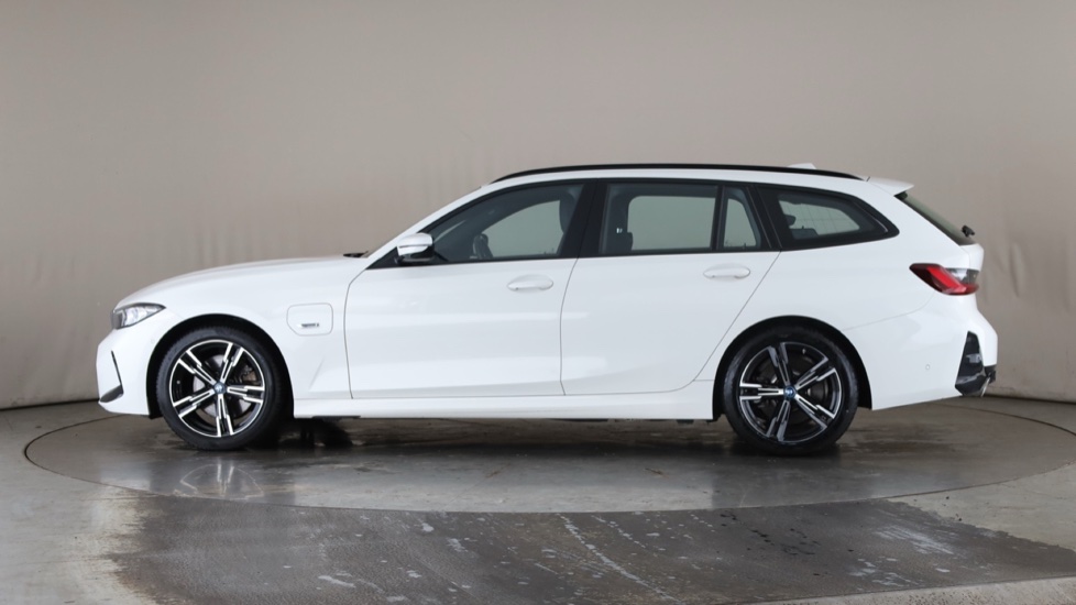 BMW 3 SERIES Image 2