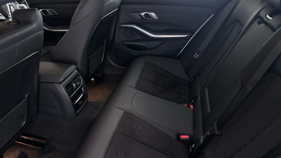 BMW 3 SERIES Image 14