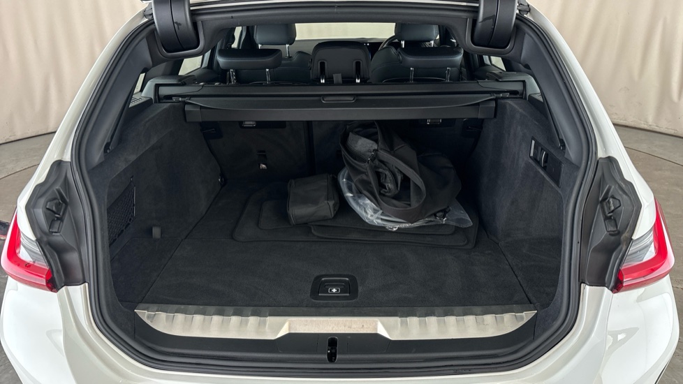 BMW 3 SERIES Image 15