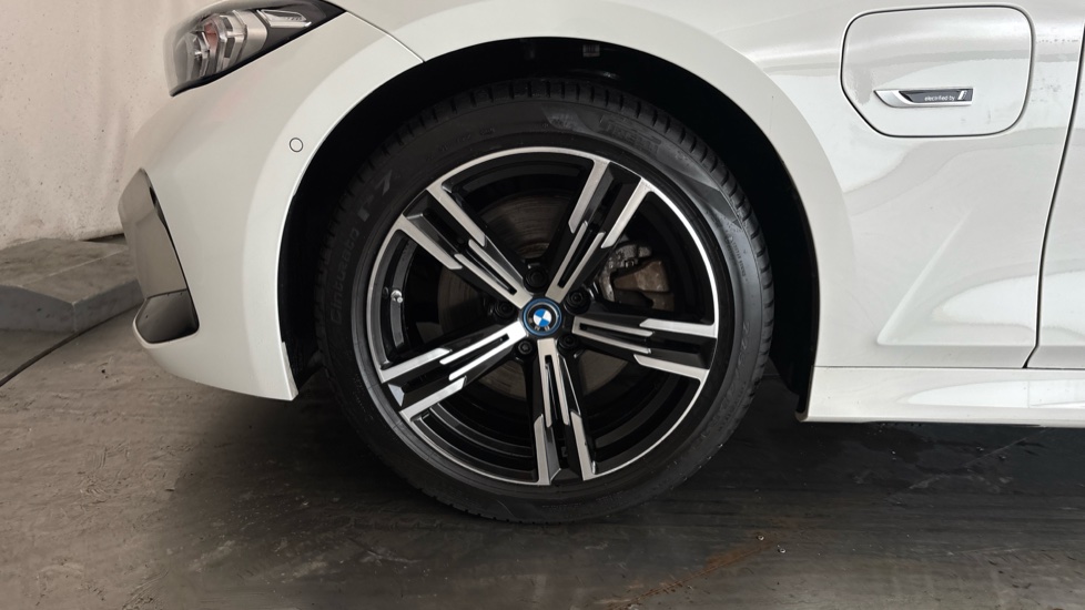 BMW 3 SERIES Image 17