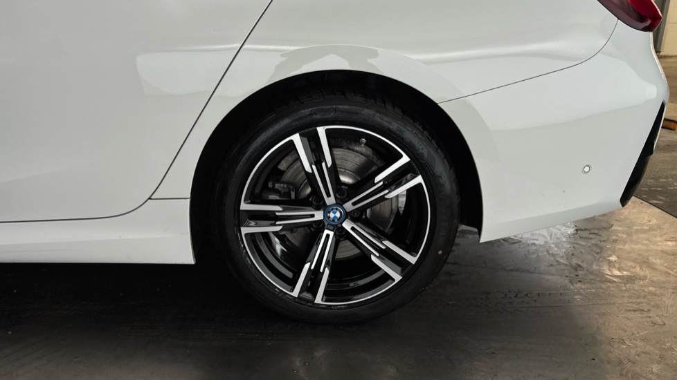 BMW 3 SERIES Image 18