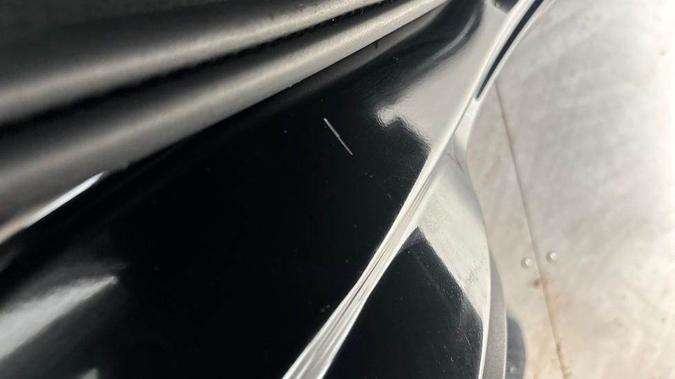 VOLVO C40 Dent and scratches