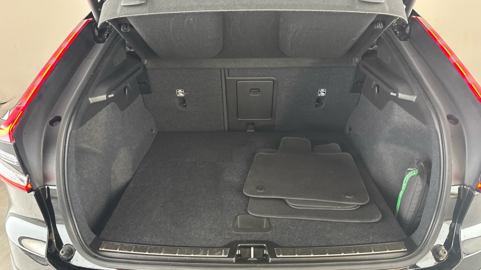 VOLVO C40 Image 15