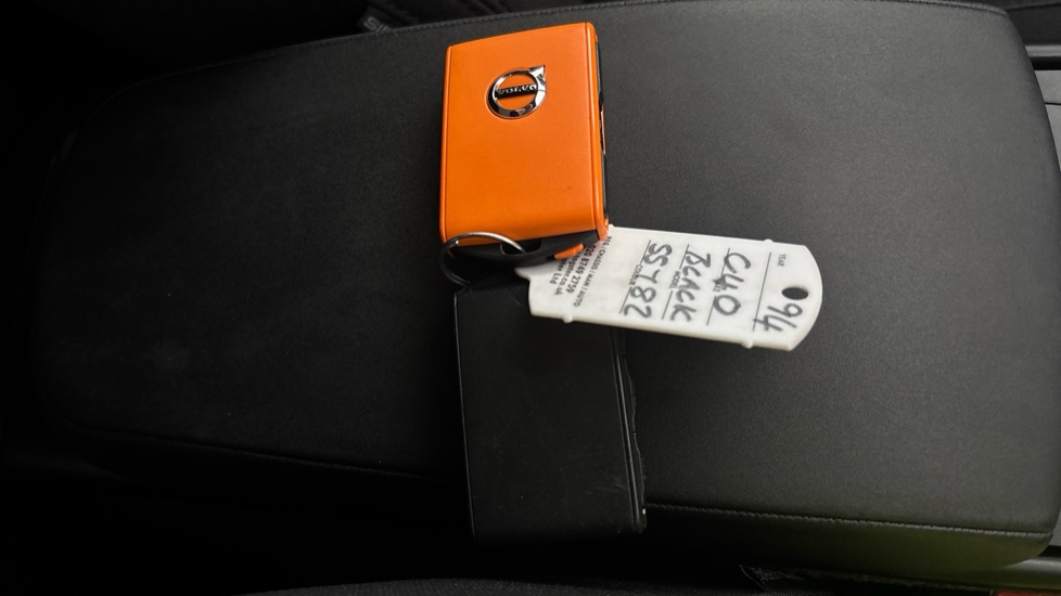 VOLVO C40 two keys