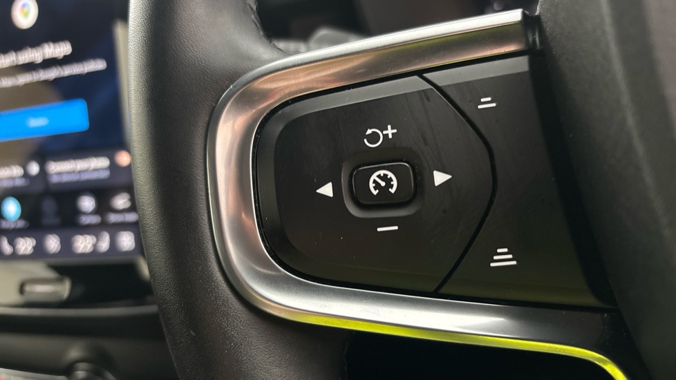 VOLVO C40 cruise control