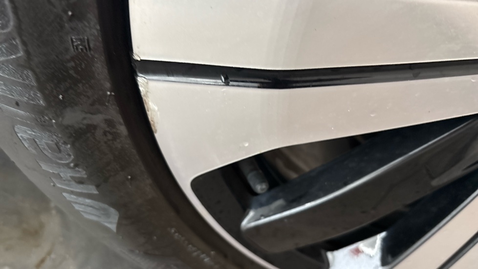 VOLVO XC40 scuff