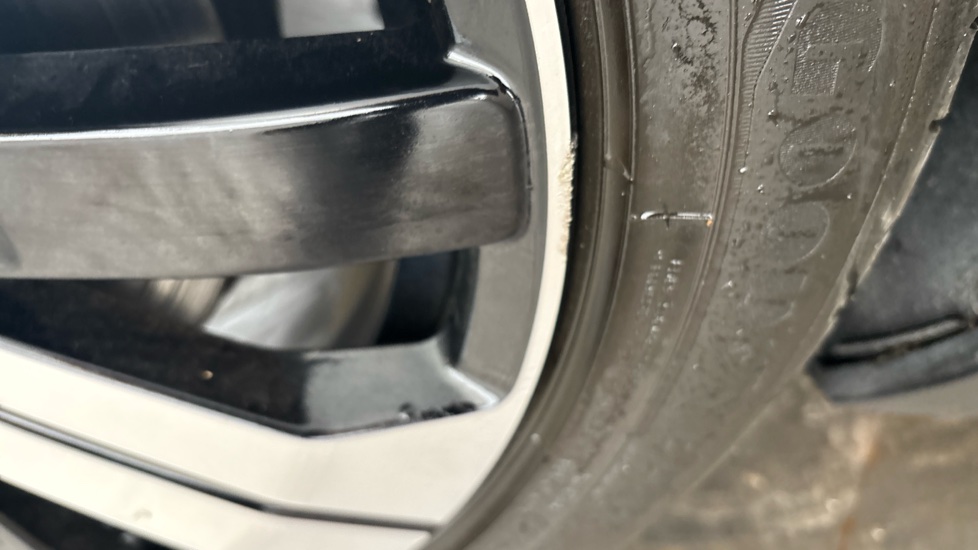 VOLVO XC40 scuff