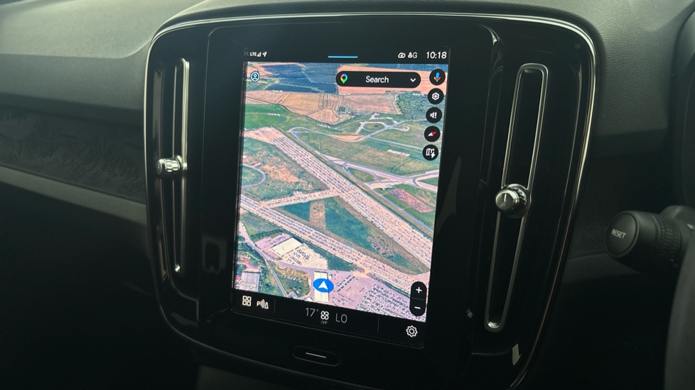 VOLVO XC40 Image 12