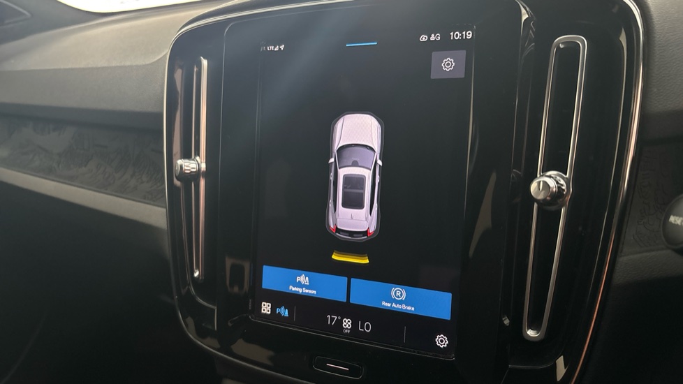 VOLVO XC40 parking sensors
