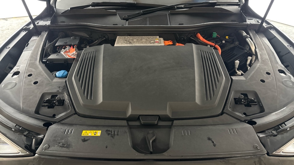 AUDI E-TRON Image 16