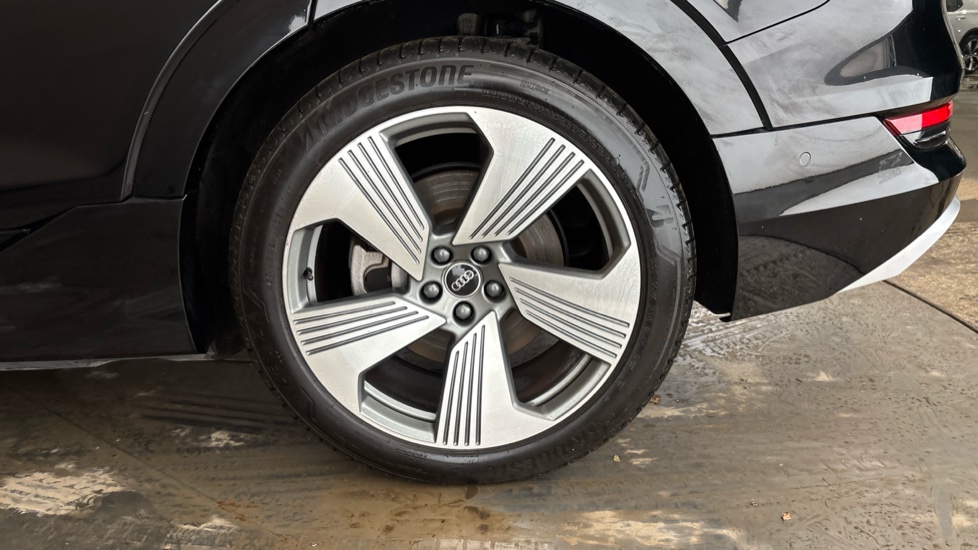 AUDI E-TRON Image 18