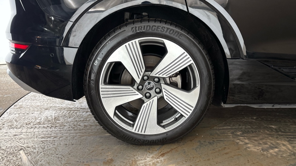 AUDI E-TRON Image 19