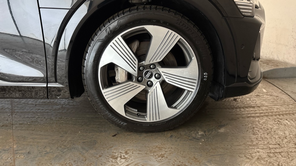 AUDI E-TRON Image 20
