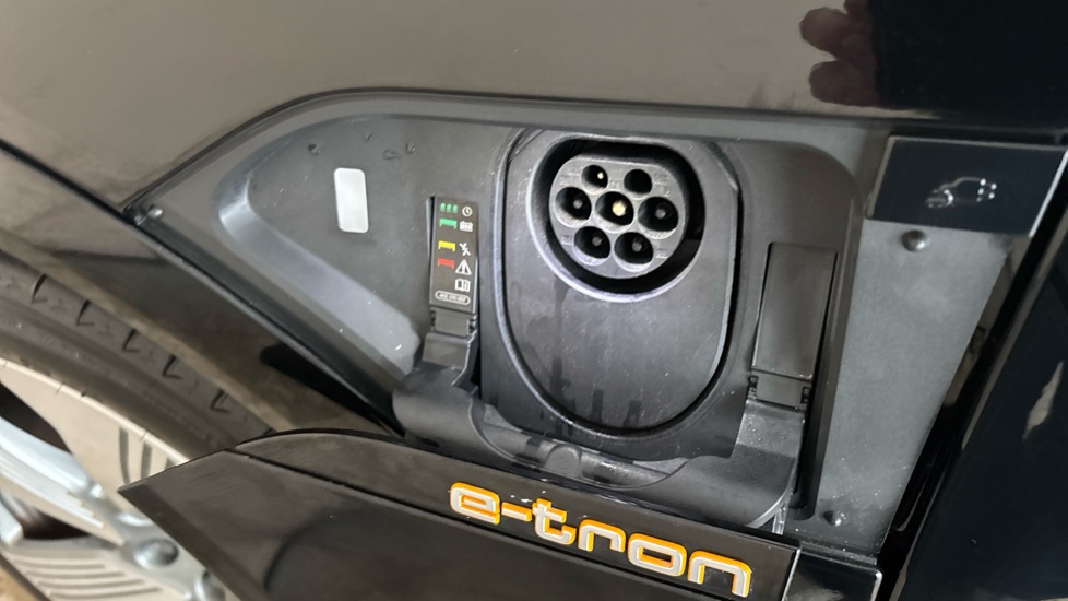 AUDI E-TRON Image 21