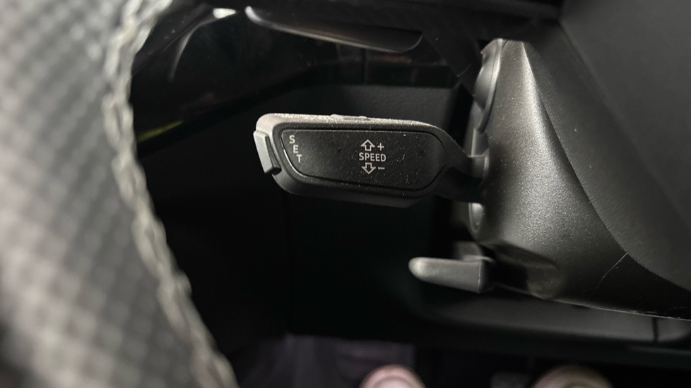 AUDI E-TRON cruise control