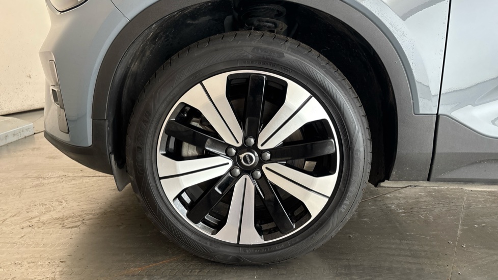 VOLVO XC40 ELECTRIC ESTATE 170kW Recharge Plus 69kWh 5dr Auto